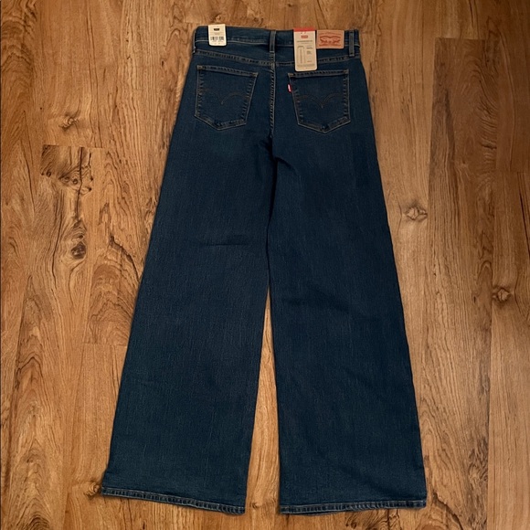 NWT Levi’s 318 Wide Leg Jeans - Picture 9 of 15